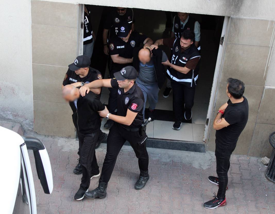 Konya'da 'Şirinler'e eş zamanlı operasyon! 68 mağdur var: TOMA kapılarına dayandı 1